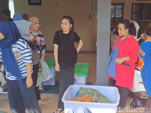 Ayu Ting Ting Adakan Bazaar Baju Murah, Rumahnya Diserbu Warga