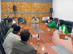 Danny Pomanto Sambangi Kantor PPP Sulsel Malam-malam, Gelar Pertemuan Terbatas