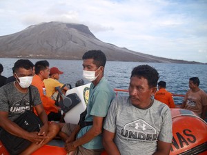 ISPA hingga Dermatitis Jangkiti Warga Terdampak Erupsi Gunung Ruang