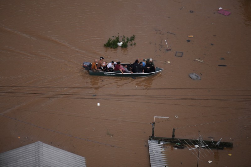 Banjir melanda pusat kota Porto Alegre di Rio Grande do Sul, Brasil, Sabtu (4/5/2024). (REUTERS/Renan Mattos) Banjir melanda pusat kota Porto Alegre di Rio Grande do Sul, Brasil, Sabtu (4/5/2024). (REUTERS/Renan Mattos)