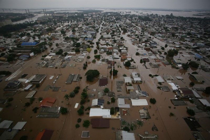 Banjir melanda pusat kota Porto Alegre di Rio Grande do Sul, Brasil, Sabtu (4/5/2024). (REUTERS/Renan Mattos)