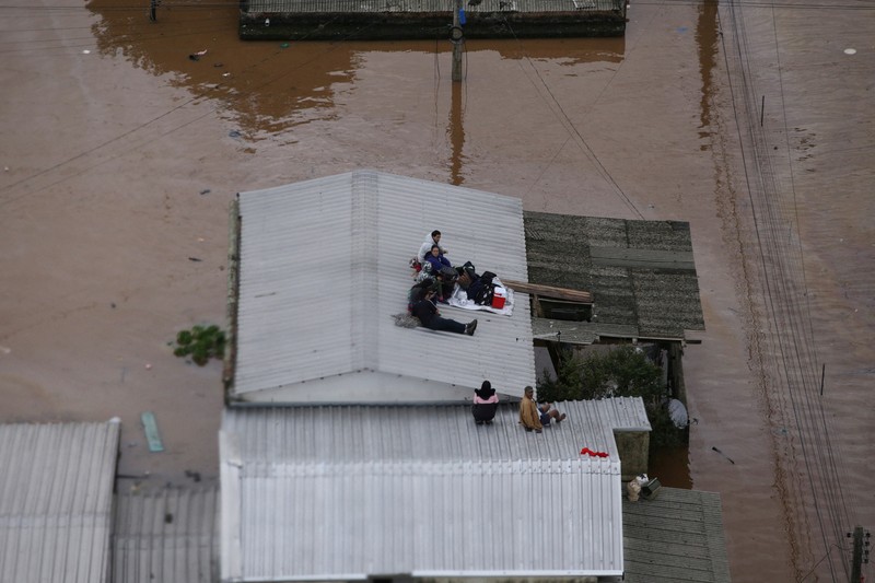 Banjir melanda pusat kota Porto Alegre di Rio Grande do Sul, Brasil, Sabtu (4/5/2024). (REUTERS/Renan Mattos)