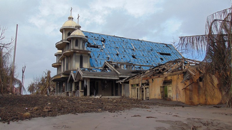 Kondisi bangunan yang rusak akibat terdampak luetusan Gunung Ruang di desa Laingpatehi, Kabupaten Kepulauan Sitaro, Provinsi Sulawesi Utara, Jumat (3/5/2024). (REUTERS/Chermanto Tjaombah) Kondisi bangunan yang rusak akibat terdampak luetusan Gunung Ruang di desa Laingpatehi, Kabupaten Kepulauan Sitaro, Provinsi Sulawesi Utara, Jumat (3/5/2024). (REUTERS/Chermanto Tjaombah)