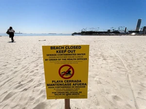 Jorok! Pantai di Inggris Banyak Dipenuhi Kotoran Manusia