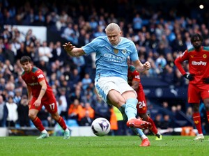 Haaland Hat-trick, Man City Ungguli Wolves 3-0 di Babak I