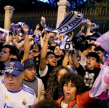 Real Madrid Kunci Gelar Juara La Liga, Fans Berpesta-Turun ke Jalan