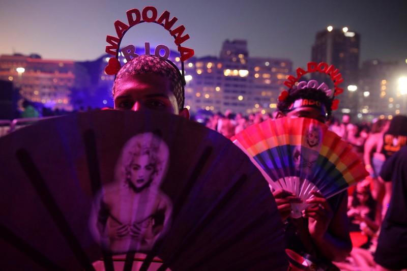 Penyanyi Madonna tampil saat konser di pantai Copacabana, Rio de Janeiro, Brasil, Sabtu (4/5/2024). (REUTERS/Pilar Olivares) Penyanyi Madonna tampil saat konser di pantai Copacabana, Rio de Janeiro, Brasil, Sabtu (4/5/2024). (REUTERS/Pilar Olivares)