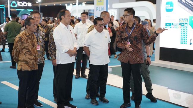 PLN President Director Reveals Electric Vehicle Ecosystem Readiness to Jokowi