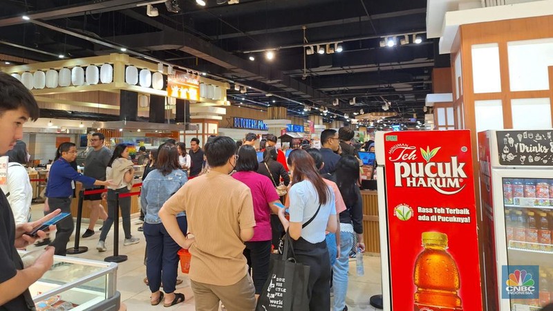 Suasana gerai Oishiwa di Transmart Centrak Park, Jakarta, Minggu (5/52024). (CNBC Indonesia/Khoirul Anam)