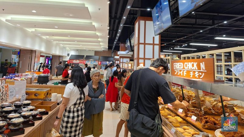 Suasana gerai Oishiwa di Transmart Centrak Park, Jakarta, Minggu (5/52024). (CNBC Indonesia/Khoirul Anam)