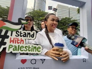 Unggah Foto Starbucks di Makkah, Zita Anjani: Itu Bentuk Kekecewaan