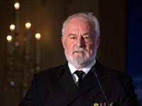 Potret Bernard Hill, Aktor Lord Of The Rings yang Meninggal Dunia