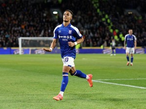 Terbuang dari Arsenal dan Chelsea, Hutchinson Menyala di Ipswich Town