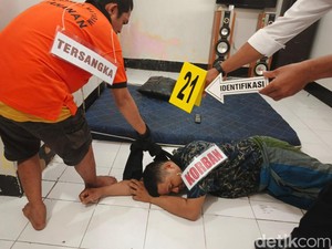 Rekonstruksi Pembunuhan Transpuan di Mataram, Dibunuh Seusai Berhubungan Seks
