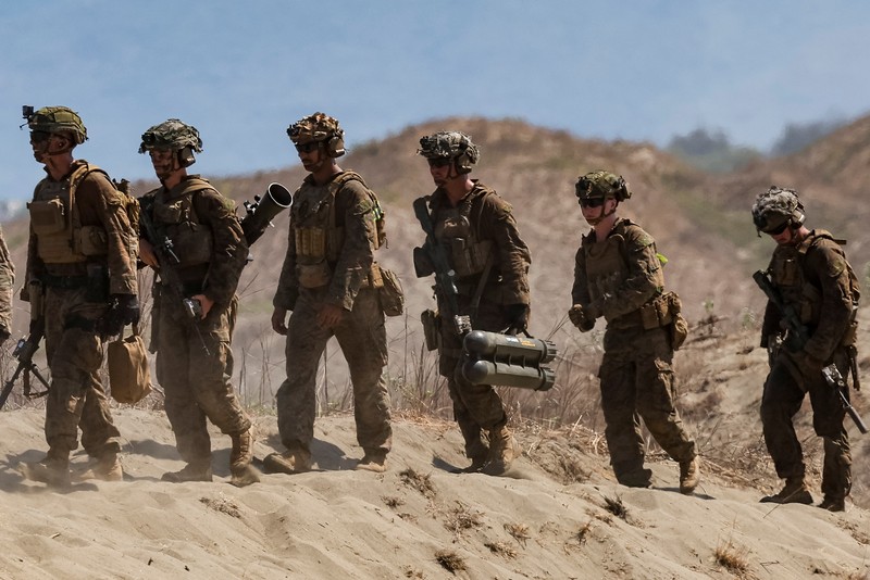 Tentara AS dan Filipina saat latihan militer gabungan tahunan di Laoag, Ilocos Norte, Filipina, Senin (6/5/2024). (REUTERS/Eloisa Lopez)