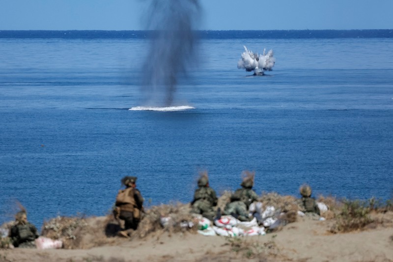 Tentara AS dan Filipina saat latihan militer gabungan tahunan di Laoag, Ilocos Norte, Filipina, Senin (6/5/2024). (REUTERS/Eloisa Lopez) Tentara AS dan Filipina saat latihan militer gabungan tahunan di Laoag, Ilocos Norte, Filipina, Senin (6/5/2024). (REUTERS/Eloisa Lopez)