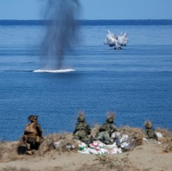 Laut China Selatan Tegang, 16.000 Tentara Latihan Tempur Dekat RI