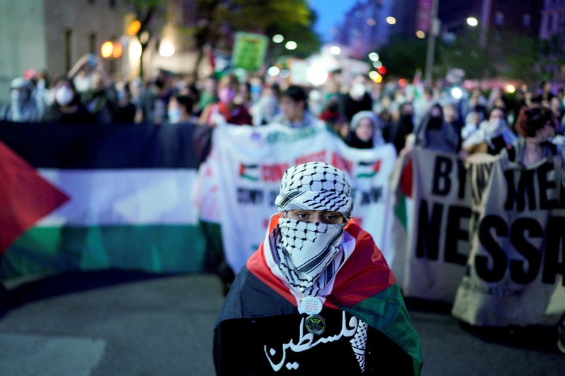 Demonstran pro-Palestina melakukan aksi protest saat berlangsungnya Met Gala di di Metropolitan Museum of Art, New York City, Amerika Serikat (AS), Senin (6/5/2024). (REUTERS/Eduardo Munoz) Demonstran pro-Palestina melakukan aksi protest saat berlangsungnya Met Gala di di Metropolitan Museum of Art, New York City, Amerika Serikat (AS), Senin (6/5/2024). (REUTERS/Eduardo Munoz)