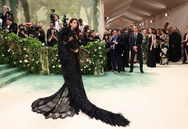 Nicki Minaj saat mengahdiri Met Gala di Metropolitan Museum of Art, New York City, Amerika Serikat (AS), Senin (6/5/2024). (REUTERS/Carlos Barria)