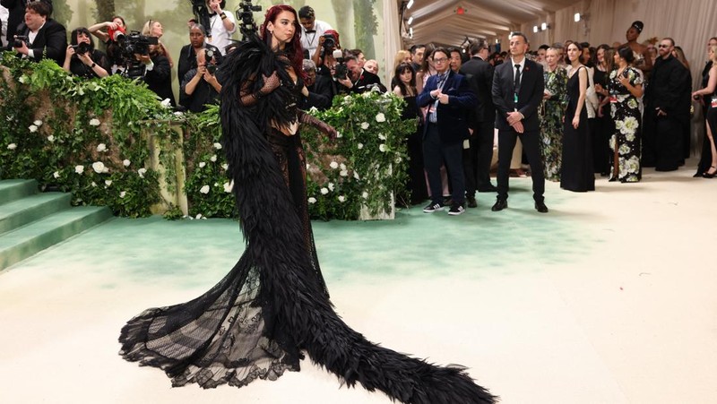 Nicki Minaj saat mengahdiri Met Gala di Metropolitan Museum of Art, New York City, Amerika Serikat (AS), Senin (6/5/2024). (REUTERS/Carlos Barria)