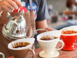 Sedang Tren! Kafe Slow Bar yang Berikan Sensasi Ngopi Berbeda