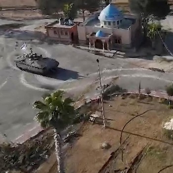 Penampakan Tank-Tank Israel Mulai 'Bajak' Rafah, Genosida Baru Mulai?