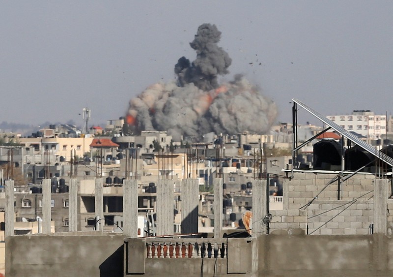 Kepulan asap terlihat usai tentara Israel melakukan serangan di Rafah di selatan Jalur Gaza, Senin (6/5/2024). (AP Photo/Ramez Habboub) Kepulan asap terlihat usai tentara Israel melakukan serangan di Rafah di selatan Jalur Gaza, Senin (6/5/2024). (AP Photo/Ramez Habboub)