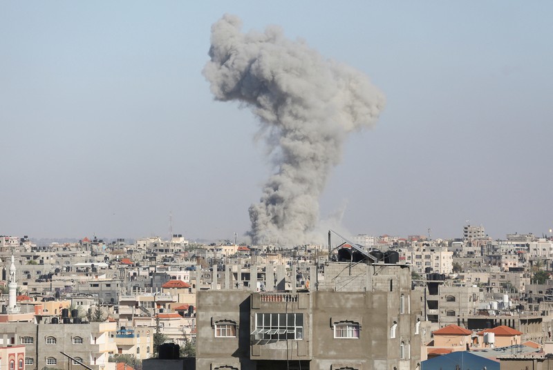 Kendaraan militer Israel beroperasi di Penyeberangan Rafah sisi Gaza, di tengah konflik yang sedang berlangsung antara Israel dan kelompok Islam Palestina Hamas, di Jalur Gaza selatan, dalam gambar selebaran yang dirilis pada 7 Mei 2024. Kendaraan militer Israel beroperasi di Penyeberangan Rafah sisi Gaza, di tengah konflik yang sedang berlangsung antara Israel dan kelompok Islam Palestina Hamas, di Jalur Gaza selatan, dalam gambar selebaran yang dirilis pada 7 Mei 2024. (Israel Defense Forces/Handout via REUTERS)