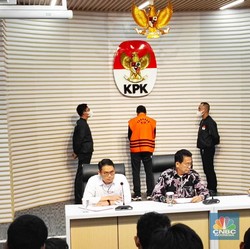 KPK Tahan Bupati Sidoarjo, Diduga Sunat Bonus Pegawai Pajak