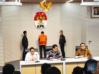 KPK Tahan Bupati Sidoarjo, Diduga Sunat Bonus Pegawai Pajak