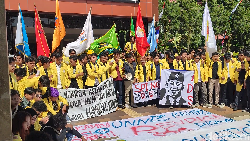 Iuran Pengembangan Kampus Tembus Rp 250 Juta, Mahasiswa Unnes Demo