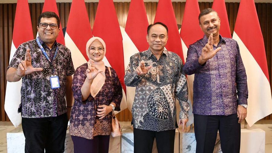 Menteri Komunikasi dan Informatika Budi Arie Setiadi didampingi Dirjen SDPPI Kementerian Kominfo Ismail dan Dirjen PPI Kementerian Kominfo Wayan Toni Supriyanto, menerima audiensi CEO PT. XL Axiata, Dian Siswarini beserta rombongan di Kantor Kementerian Komunikasi dan Informatika, Jakarta, Jumat (03/05/2024). (Instagram @budiariesetiadi)