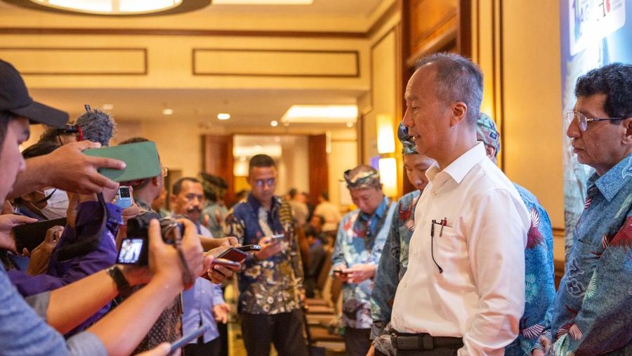Menteri Perindustrian (Menperin) Agus Gumiwang Kartasasmita memberi pernyataan pers usai hadir di Kongres dan Seminar Teknis AGiI ke 11 di Kuta, Bali, Sealsa (7/5/2024). (Dok. Kemenperin)
