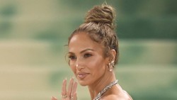 Jennifer Lopez Sumbang Pakaian dan Sepatu Pribadi untuk Korban Kebakaran LA