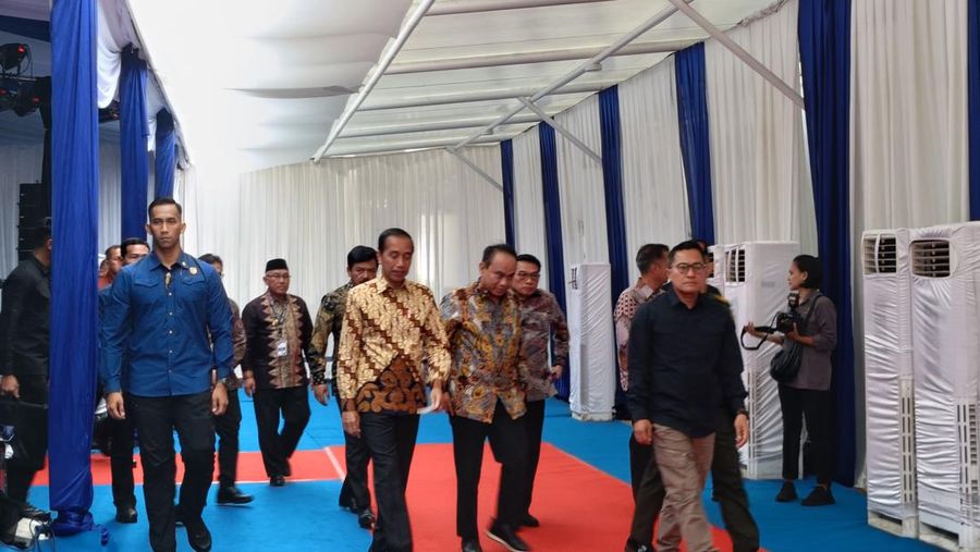 Presiden Joko Widodo dan Menkominfo Budi Arie menghadiri peresmian Indonesia Digital Test House di Depok. (CNBC Indonesia/Novina)