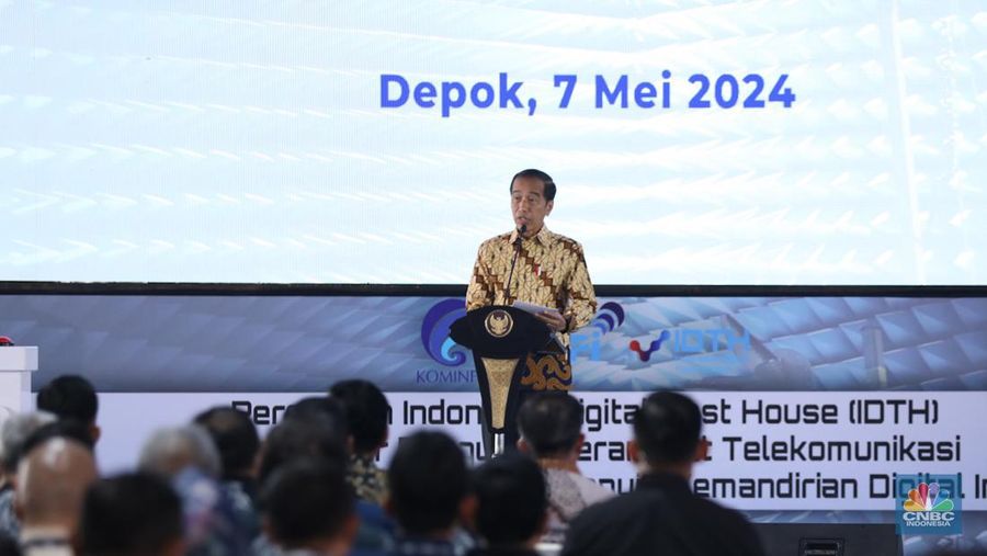 Presiden Joko Widodo saat acara peresmian Indonesia Digital Test House (IDTH) atau Balai Besar Pengujian Perangkat Telekomunikasi (BBPPT) yang berlokasi di Tapos, Depok, Jawa Barat pada Selasa (8/5/2024). (CNBC Indonesia/Tri Susilo)