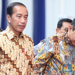 Senyum Jokowi Saat Ditanya Dorong Upaya Pertemuan Prabowo-Megawati