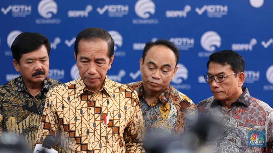 Presiden Joko Widodo saat acara peresmian Indonesia Digital Test House (IDTH) atau Balai Besar Pengujian Perangkat Telekomunikasi (BBPPT) yang berlokasi di Tapos, Depok, Jawa Barat pada Selasa (8/5/2024). (CNBC Indonesia/Tri Susilo)