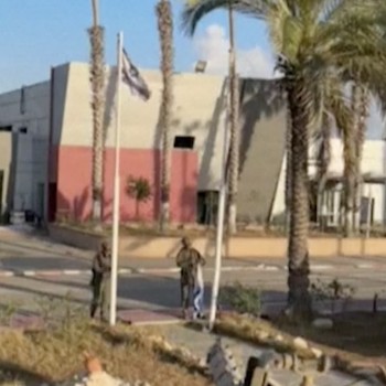 Tank-Tank Israel Kepung Rafah, Kibarkan Bendera-Buldoser 'I Love Gaza'