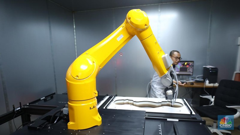 Presiden Joko Widodo saat acara peresmian Indonesia Digital Test House (IDTH) atau Balai Besar Pengujian Perangkat Telekomunikasi (BBPPT) yang berlokasi di Tapos, Depok, Jawa Barat pada Selasa (8/5/2024). (CNBC Indonesia/Tri Susilo)
