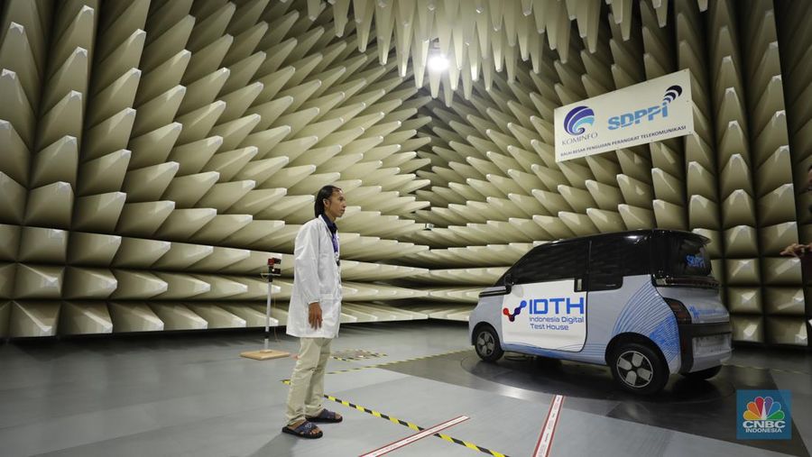Presiden Joko Widodo saat acara peresmian Indonesia Digital Test House (IDTH) atau Balai Besar Pengujian Perangkat Telekomunikasi (BBPPT) yang berlokasi di Tapos, Depok, Jawa Barat pada Selasa (8/5/2024). (CNBC Indonesia/Tri Susilo)