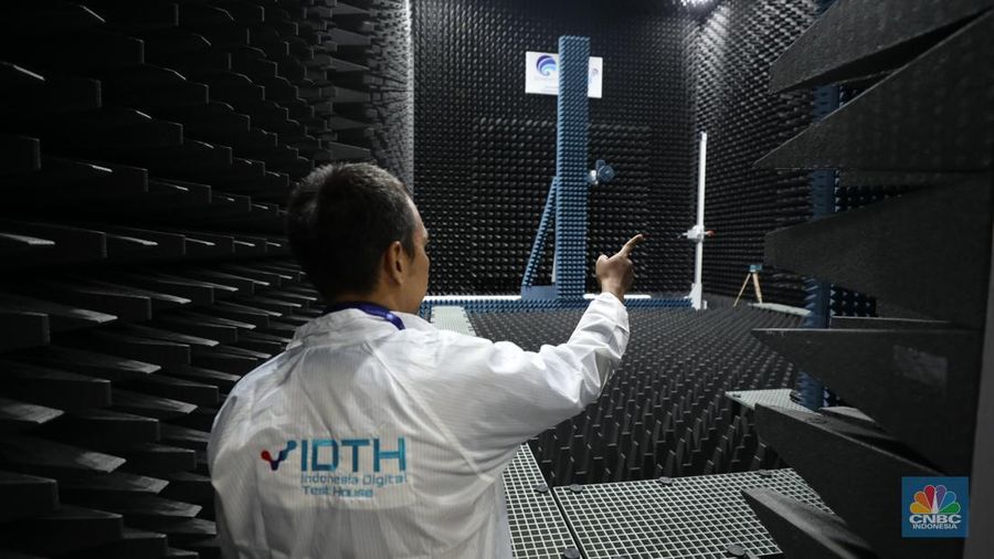 Suasana Indonesia Digital Test House (IDTH) atau Balai Besar Pengujian Perangkat Telekomunikasi (BBPPT) yang berlokasi di Tapos, Depok, Jawa Barat pada Selasa (8/5/2024). (CNBC Indonesia/Tri Susilo)