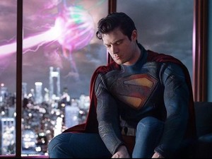 Benci dan Cinta di Kostum Superman David Corenswet
