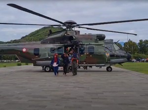 Sudah 5 Hari Terisolasi, Puluhan Warga di Luwu Dievakuasi TNI Pakai Helikopter