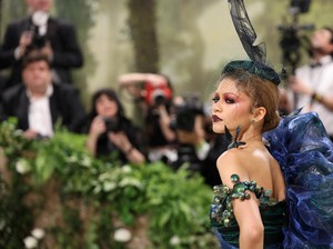 Pesona Zendaya hingga Jennifer Lopez di Red Carpet Met Gala 2024