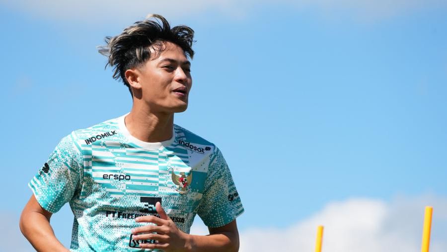 Alfeandra Dewangga, langsung bergabung dalam sesi latihan Garuda Muda meski dirinya baru tiba di Prancis. (Dok.PSSI)