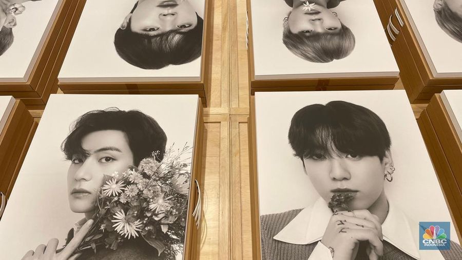 BTS POP-UP: MONOCHROME di METRO Department Store, Gandaria City. (վ/Rindi Salsabilla)