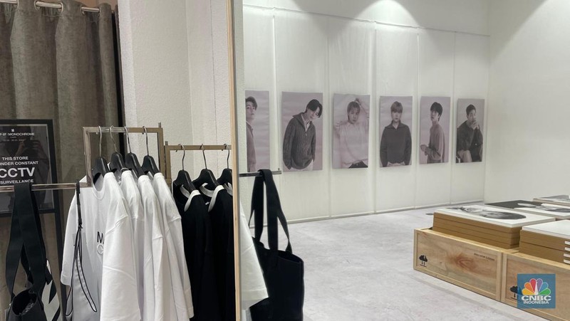 BTS POP-UP: MONOCHROME di METRO Department Store, Gandaria City. (վ/Rindi Salsabilla)