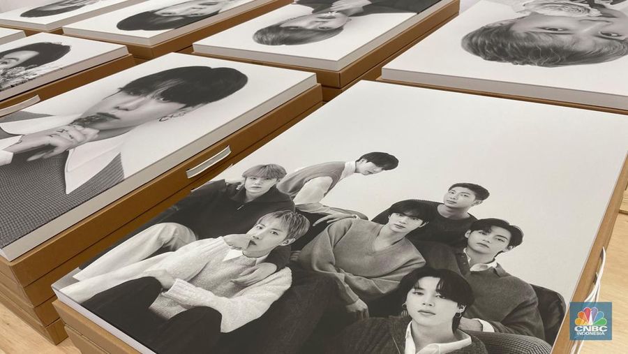 BTS POP-UP: MONOCHROME di METRO Department Store, Gandaria City. (CNBC Indonesia/Rindi Salsabilla)