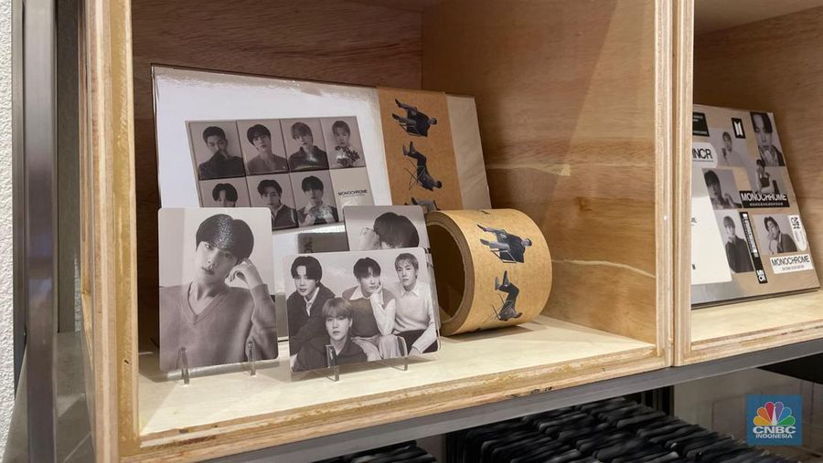 BTS POP-UP: MONOCHROME di METRO Department Store, Gandaria City. (վ/Rindi Salsabilla)